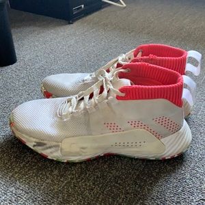 Men’s Dame 5, Condo 7.5/10